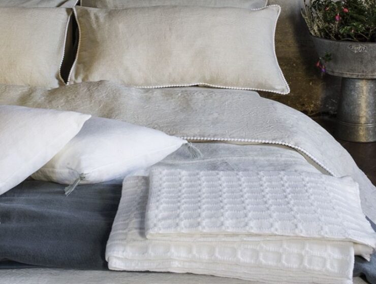 Decora tu cama con elegantes juegos de sábanas elaborados por C&C Milano