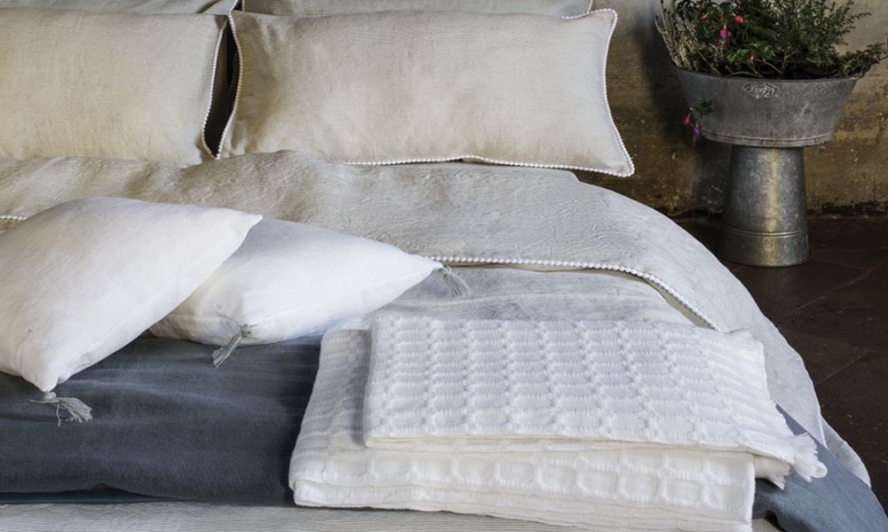 Decora tu cama con elegantes juegos de sábanas elaboradas por C&C Milano