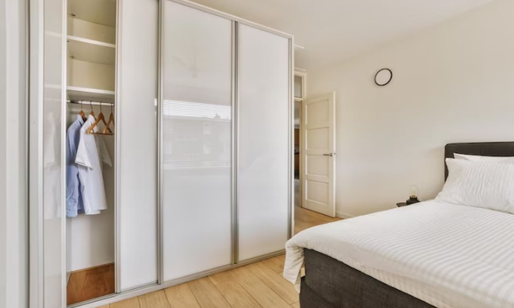6 ideas de closets para decorar dormitorios pequeños