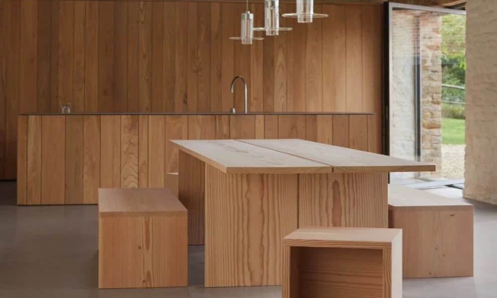 Diseñador John Pawson creó colección de muebles de madera para fabricante danés